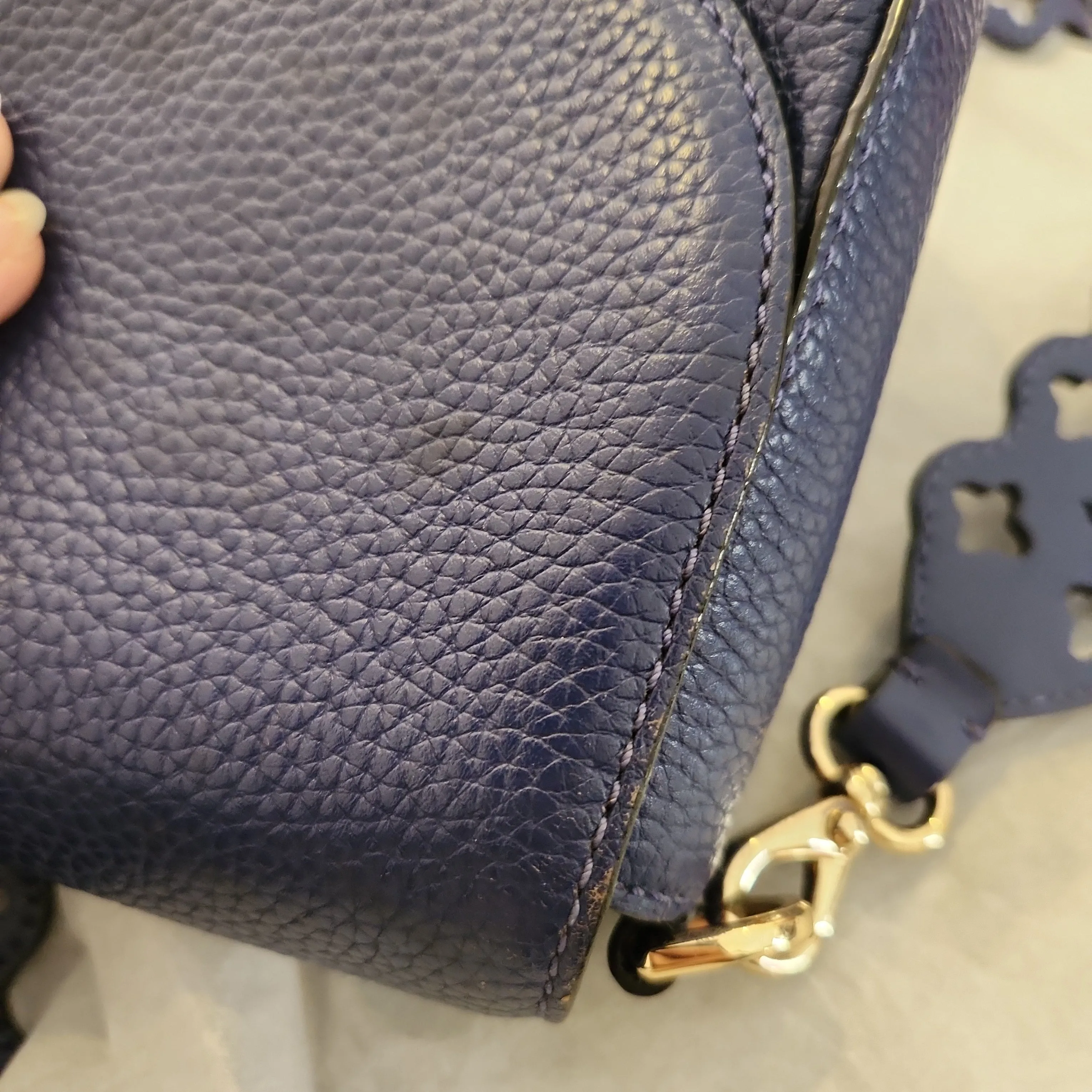 Kate Spade Navy Blue Pebbled Leather Crossbody Bag | Pre Loved |